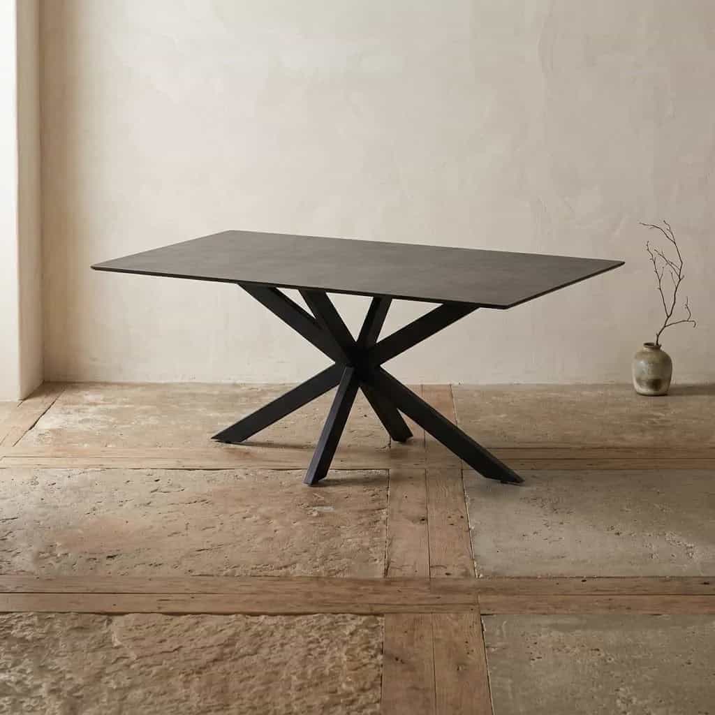 Eetkamertafel Roderigo