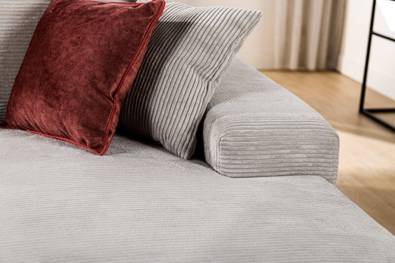 Comfortabele loungebank Imola in ribstof grijs.