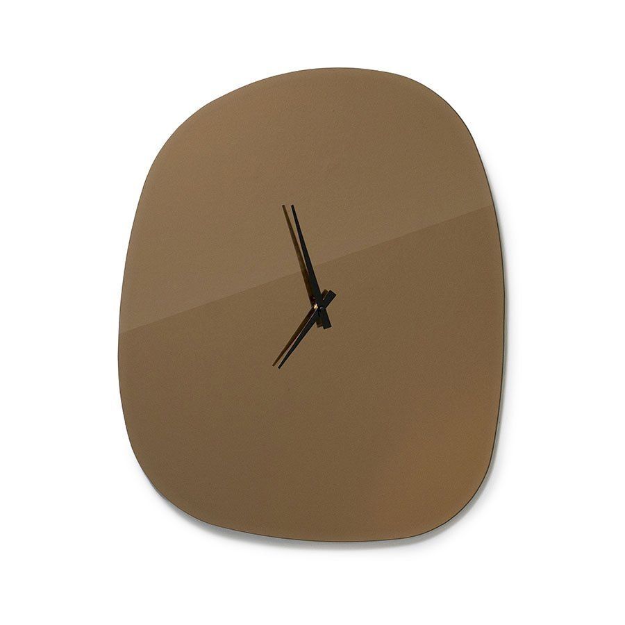 Integreren Mededogen Geduld Moderne Klok Amber gemaakt van bruin glas.