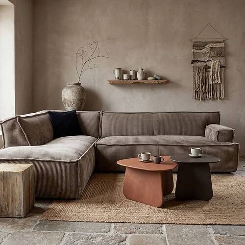 Luxe hoekbank Platani in een modern interieur, perfect voor gezellige zithoek. Gemaakt van hoogwaardige materialen, biedt comfort en stijl voor elke woonkamer.