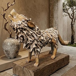 Uniek houten wolf sculptuur voor interieur en tuin.