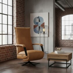 Relaxfauteuil Deliza van Chill Line met industriele zwarte armen elektrisch verstelbaar met sterpoot