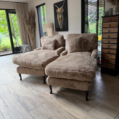 2x Longchair royal in zachte lichte stof van Mokana meubelen Enschede