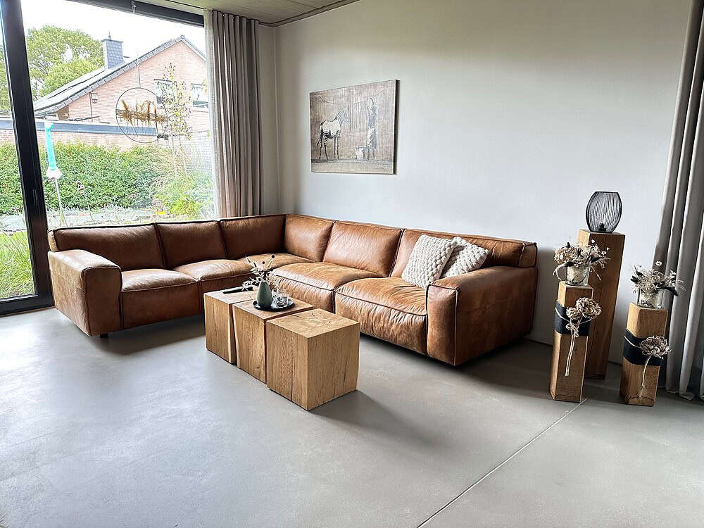 Hoekbank Whisper in cognac foggia leer van Meubelindustrie het Anker in de Ledercollection showroom van Mokana Meubelen Enschede