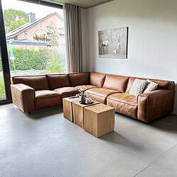 Hoekbank Whisper in cognac foggia leer van Meubelindustrie het Anker in de Ledercollection showroom van Mokana Meubelen Enschede