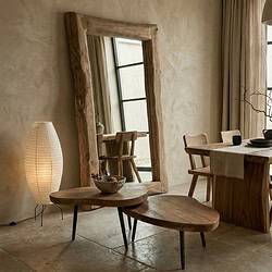 Een natuurlijke houten salontafel set Dune met een rustieke uitstraling, perfect voor een gezellige woonkamer. Gemaakt van massief hout, combineert functionaliteit met een warme, natuurlijke uitstrali.