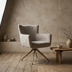 Eetkamerstoel Lucca in showroom Mokana Meubelen