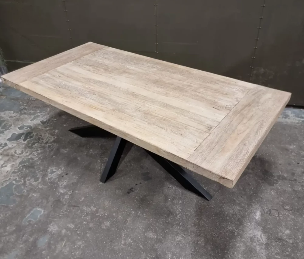 Donny teak vergrijsd