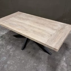 Donny teak vergrijsd