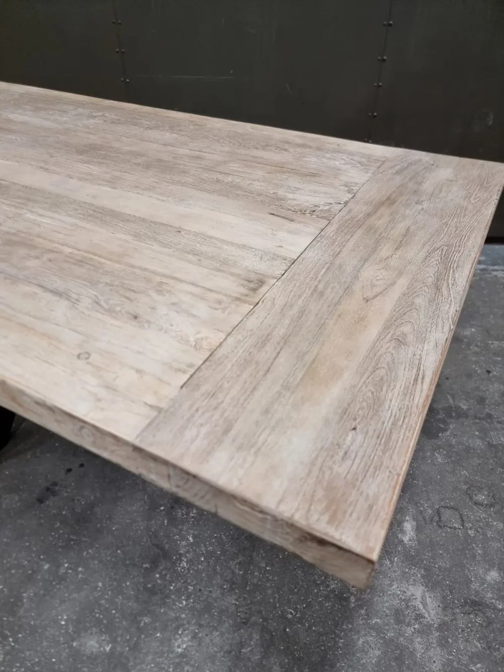Donny teak vergrijsd