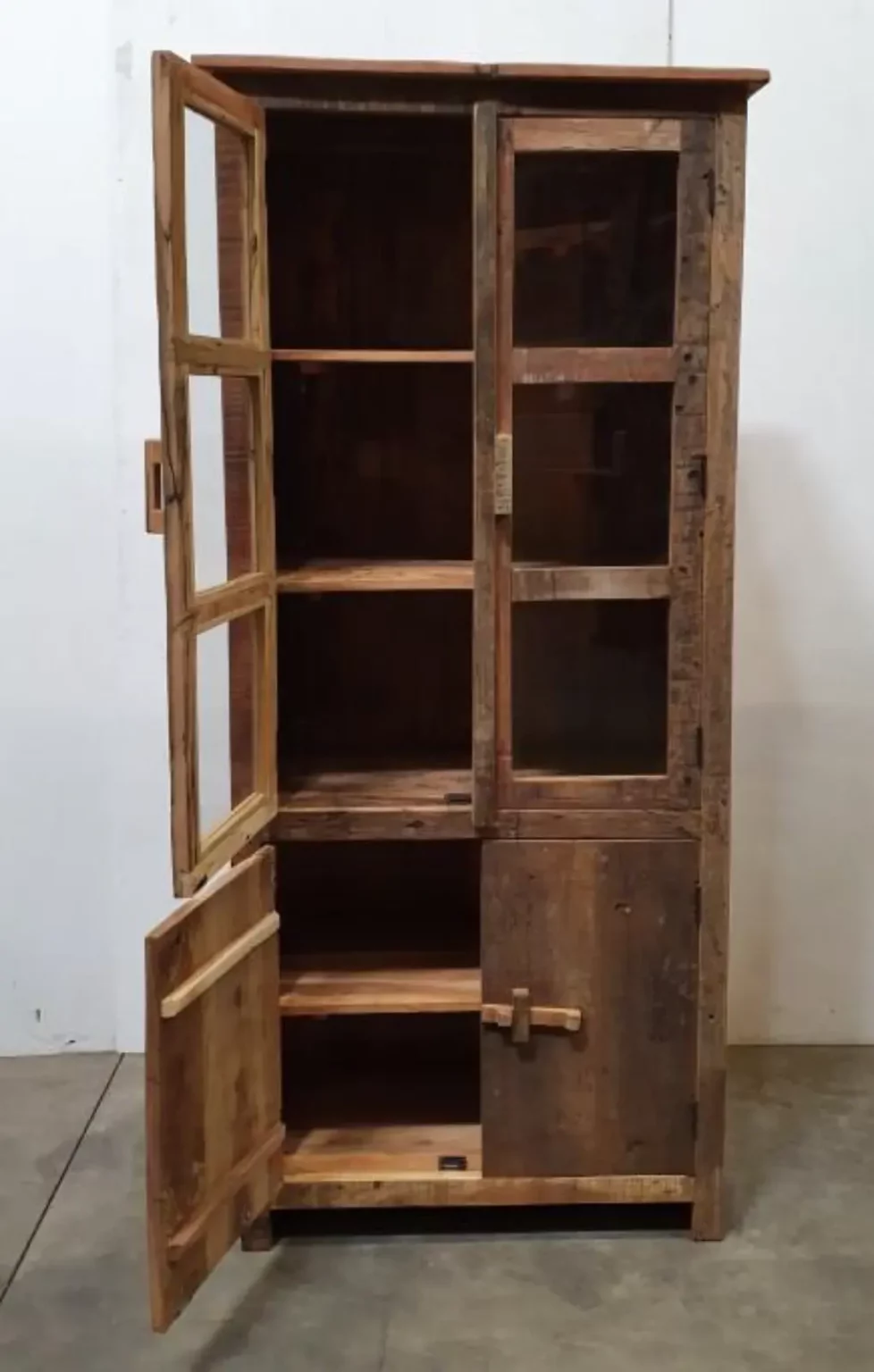 Vitrinekast Truckwood