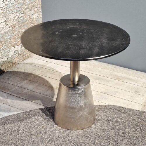 Sidetable Kian