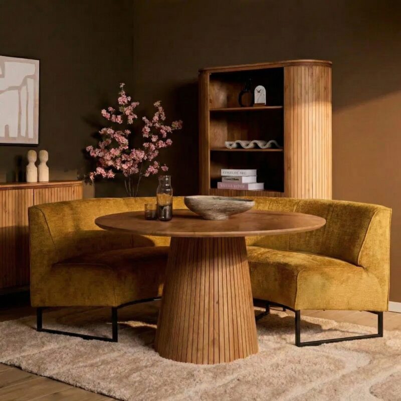 Wildeboer vd Weide eetkamerbank Olga rond geschikt voor een ronde tafel van 150cm. Leverbaar in meer dan 100 stoffen en kleuren