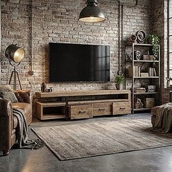 Stoere houten tv-meubel in industrieel interieur met brick wall en vintage accessoires, perfect voor een moderne woonkamer.