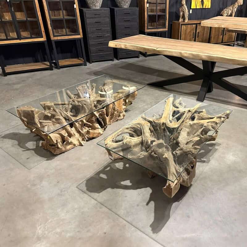 Unieke rustieke houten salontafels met glazen blad, handgemaakt van verweerde driftwood, perfect voor industrieel of natuurlijk interieur.