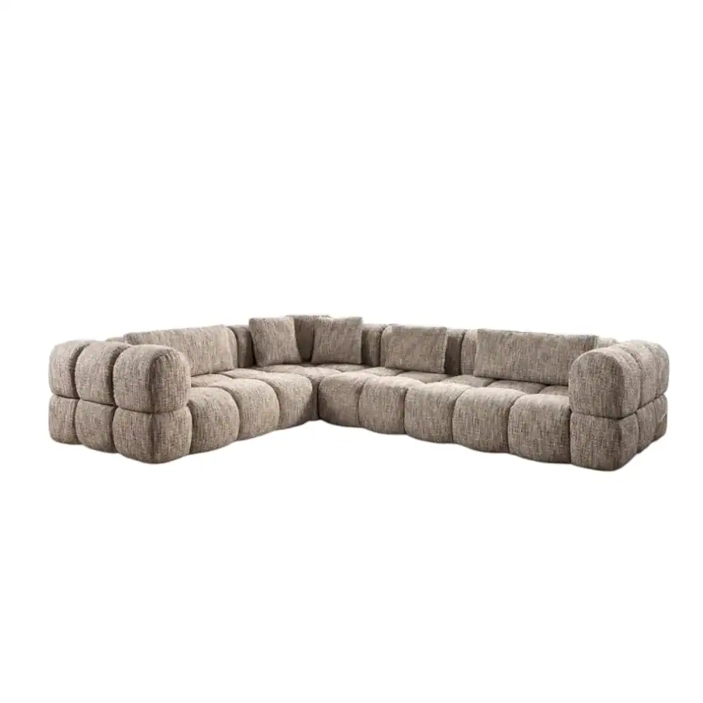 Comfortabele Mokana bank met zachte stoffen bekleding en unieke vormgeving voor een modern interieur.