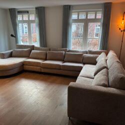 Royale iris hoekbank met grote ronde longchair geleverd in hengelo