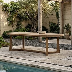 Mooie ovale tuintafel 'Ali' van Mokana Meubelen, perfect voor buiten dineren en gezellige bijeenkomsten in de tuin. Gemaakt van duurzaam hout, stijlvol en functioneel.