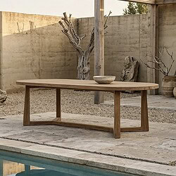 Elegante ovaal houten tuintafel van Mokana Meubelen, perfect voor buiten dineren en gezellige bijeenkomsten in de tuin.