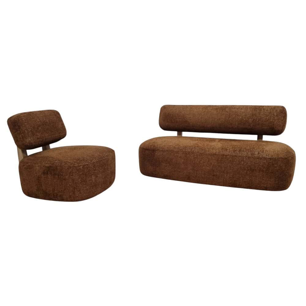 Leren bankset in bruin met moderne, minimalistische design voor een eigentijdse woonkamer.