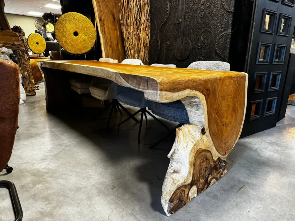 Waterval massief houten boomstamtafel van Suarhout bij Mokana Meubelen