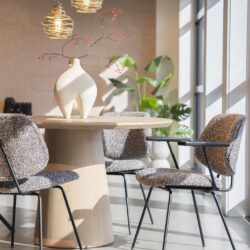 Stoel Jon met arml – taupe Maywood