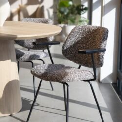 Stoel Jon met arml – taupe Maywood