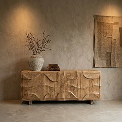 Elegant houten dressoir Nyawa van 200cm breed, met een natuurlijke afwerking en uniek design, perfect voor een stijlvolle en functionele woonkamer of eetkamer.