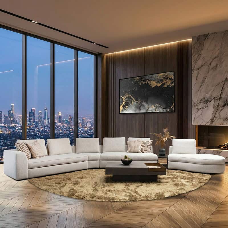 Luxe moderne woonkamer met grote raampartijen, comfortabele witte hoekbank, gezellige sierkussens en een panoramisch uitzicht over de stad, perfect voor stijlvolle inrichting en relaxen.