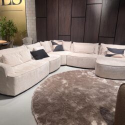 Hoekbank Kado lounge model van Easy Sofa in de woonwinkel van Mokana Enschede