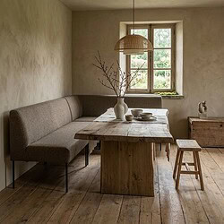 Eetkamerbank Onno in een landelijke eetkamer met houten tafel en minimalistische decoratie, perfect voor een gezellige en stijlvolle eetruimte.