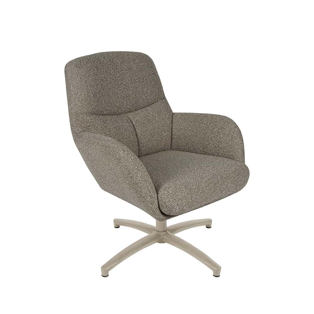 Bank, fauteuil, Mokana Meubelen, comfortabele zithoek, moderne design, stoffen bekleding, woonkamer meubel, Scandinavisch stijl, ergonomisch zitcomfort, relaxfauteuil, elegante structuur, premium afwerking, huisdecoratie, loungestoel, kwaliteitsmeubels, beige stof, woonruimte styling.
