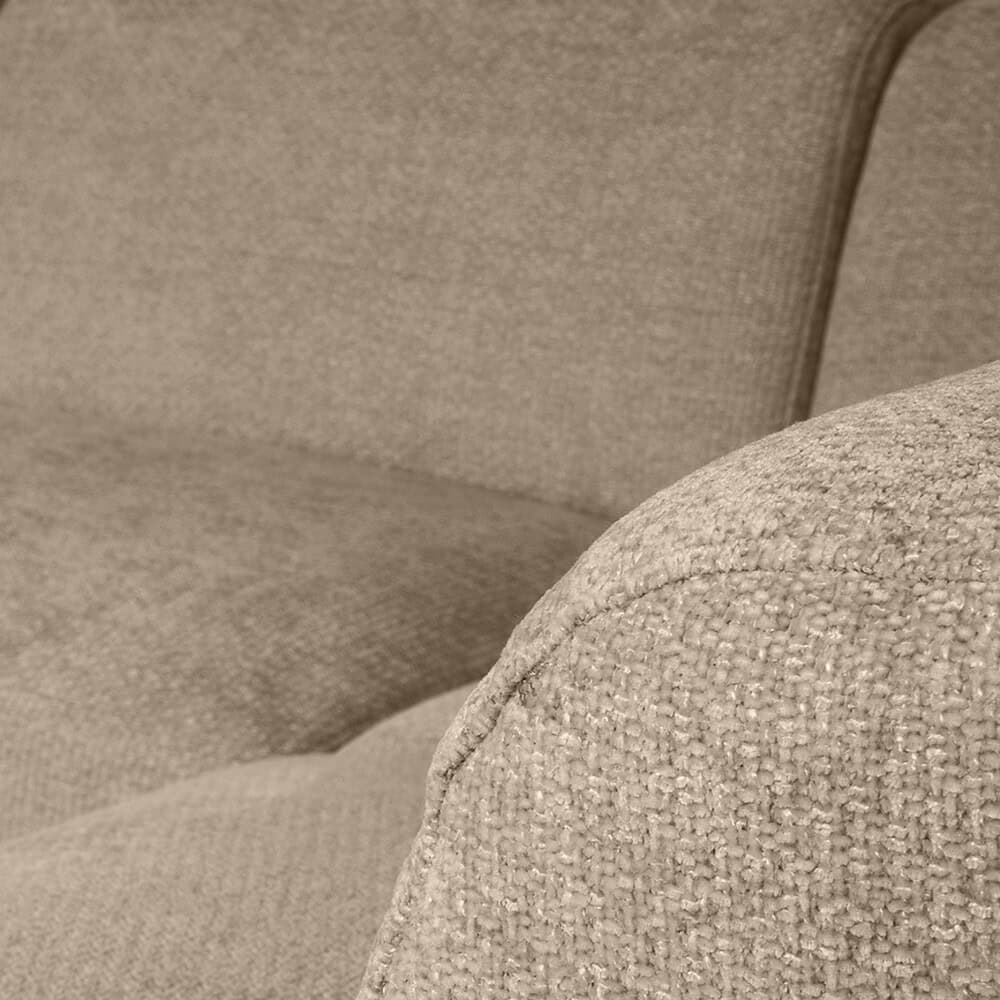 Zacht beige stoffen meubel met textuur, geschikt voor comfortabele banken en fauteuils. Perfect voor warme, gezellige woonkamers en maatwerk meubels van Mokana Meubelen.