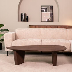 Elegante houten salontafel met afgeronde randen en stevige poten in een modern woonkamerset met pastelroze bank, decoratieve accessoires en abstract kunstwerk voor een stijlvolle interieur look.