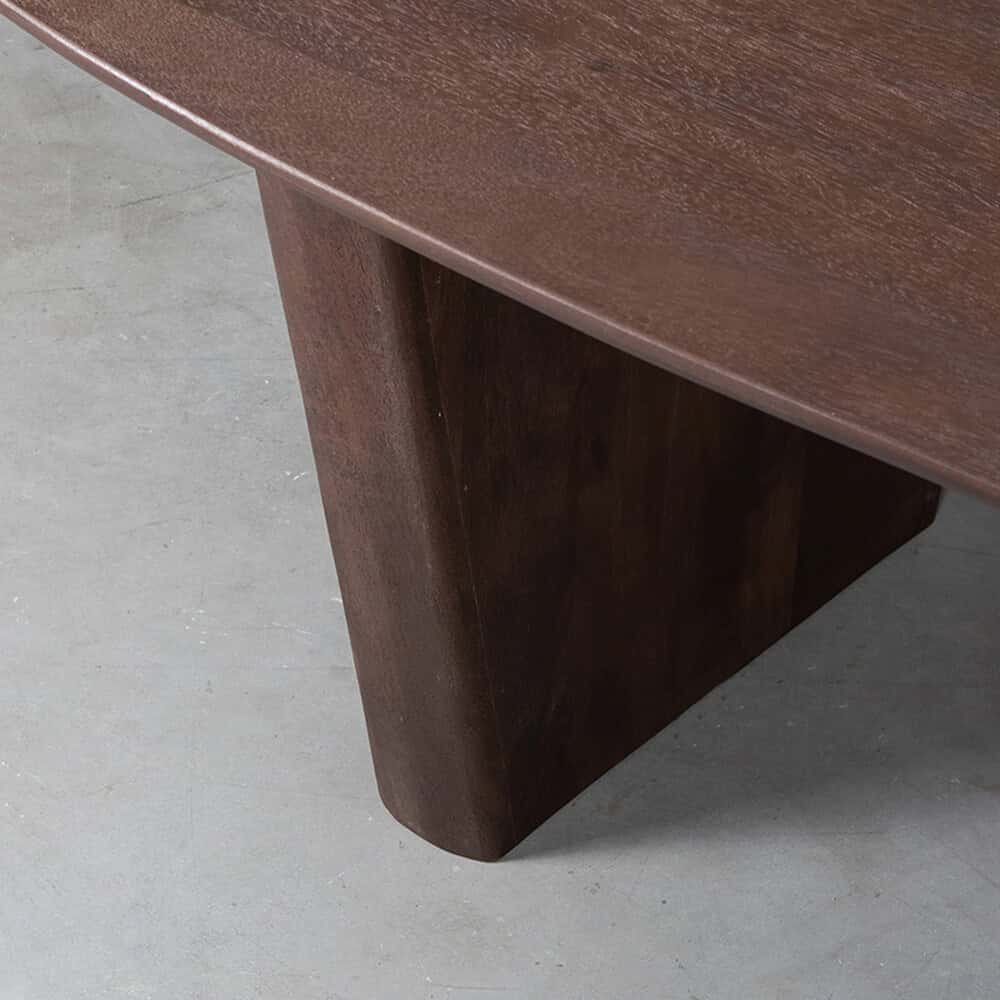 Elegant houten meubel met een strakke afwerking, perfect voor modern interieur. Gemaakt van hoogwaardig hout, ontworpen door Mokana Meubelen voor duurzame en stijlvolle woonoplossingen.