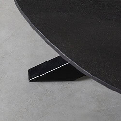 Hoogwaardige zwarte houten tafel met massief metalen poot voor een moderne en strakke uitstraling, perfect voor eigentijdse interieurs en duurzaam meubeldesign.
