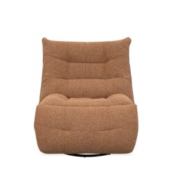 Zachte moderne Mokana fauteuil met een comfortabele, geweven stof in een rustieke terracotta kleur, perfect voor een stijlvol en gezellig interieur.