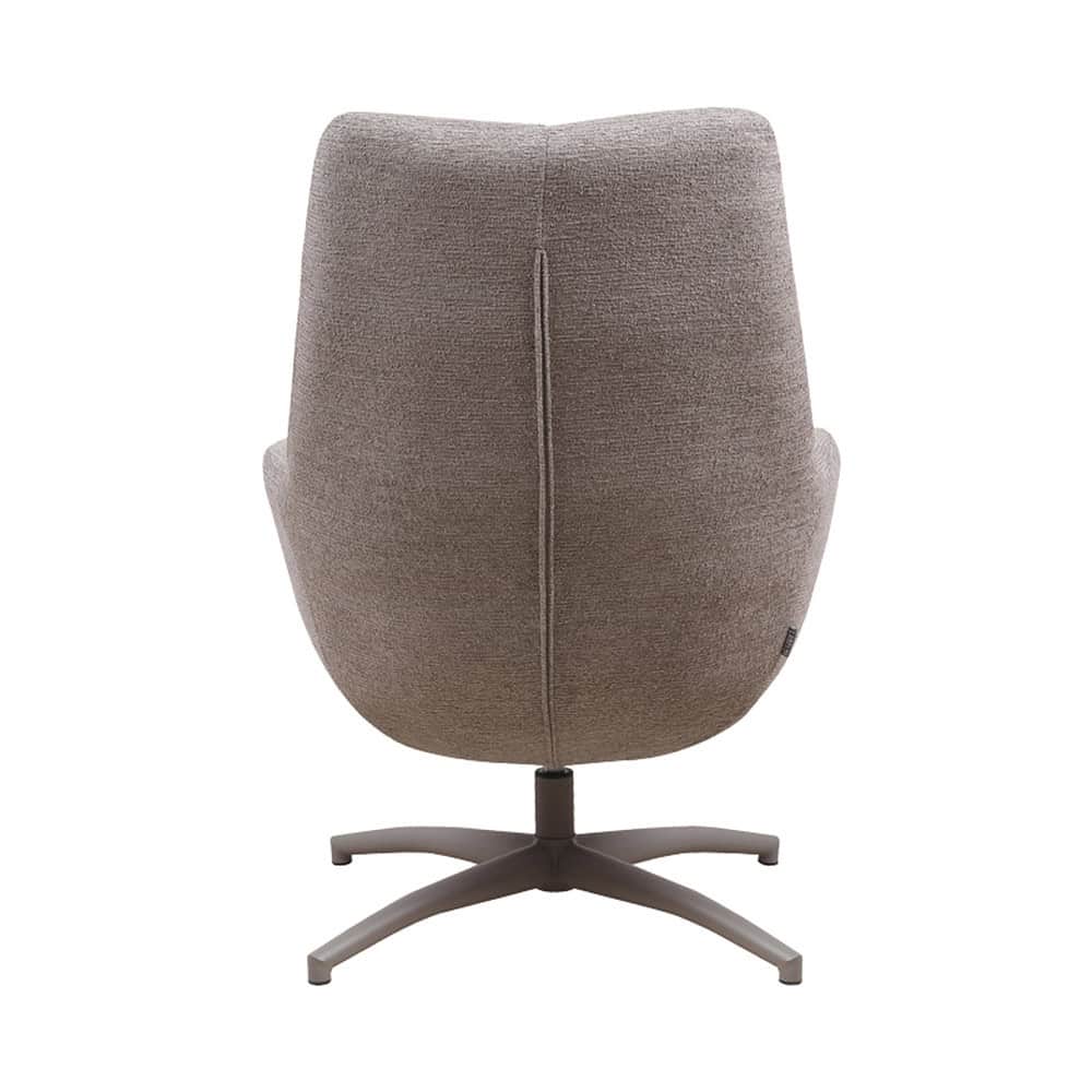 Stijlvolle designstoel van Mokana Meubelen in een zachte beige textuur voor comfort en elegance.