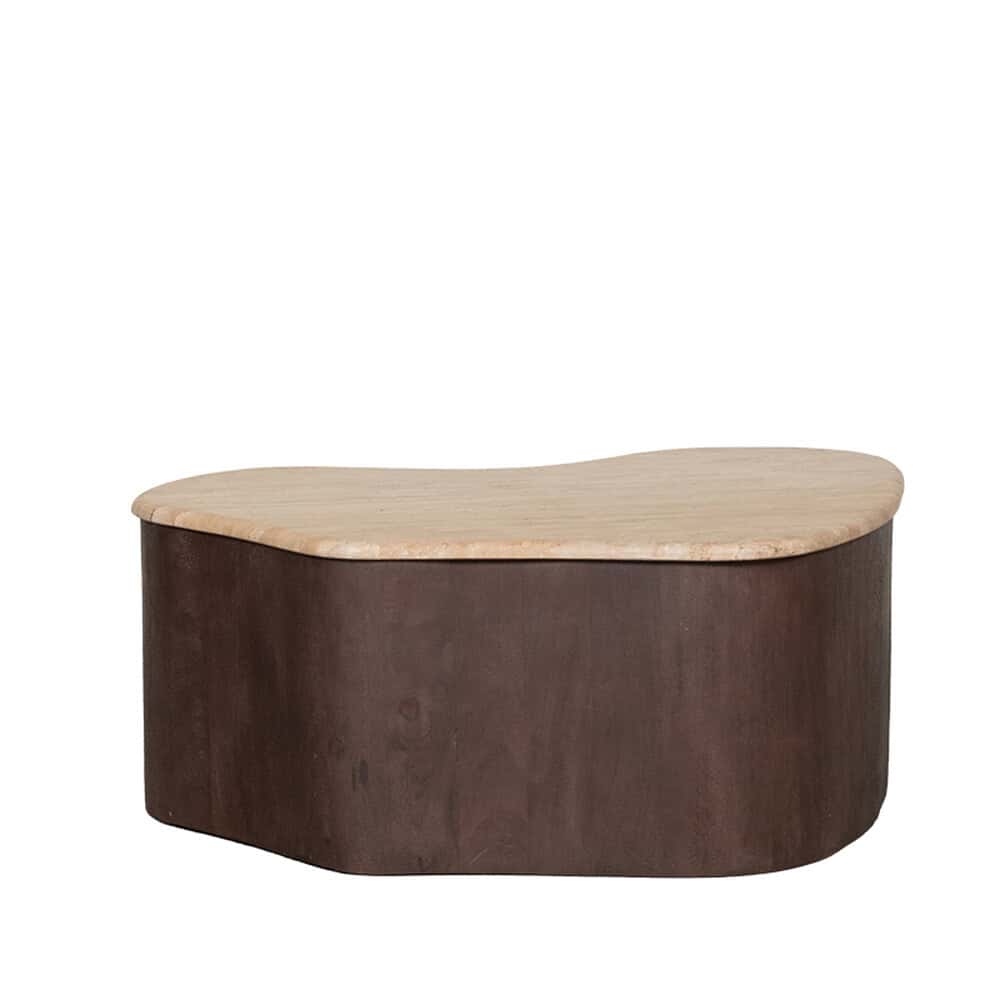 Robuuste houten salontafel met organische vormen, gemaakt van natuurlijk elzenhout in donkerbruine finish, perfect voor modern en warm interieur.