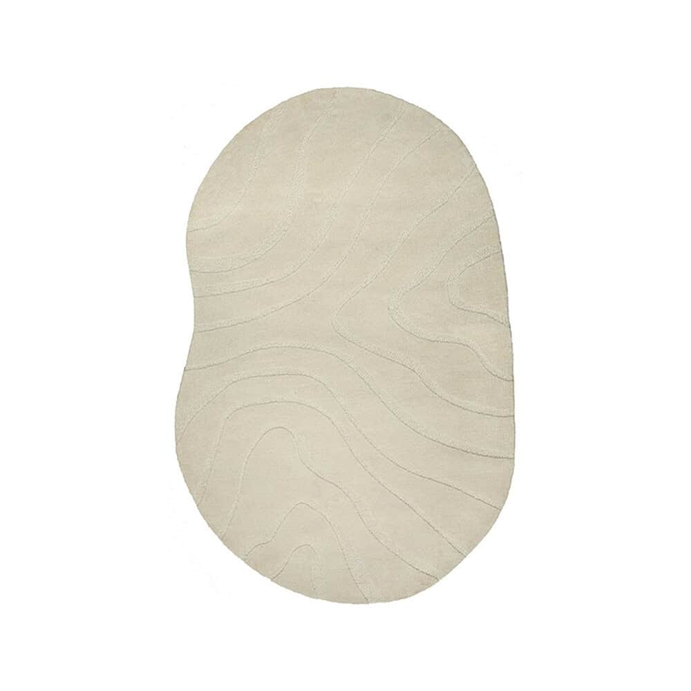 Minimalistische beige houten tafelblad met natuurlijke houtnerf, perfect voor moderne woonkamers en eetkamers.