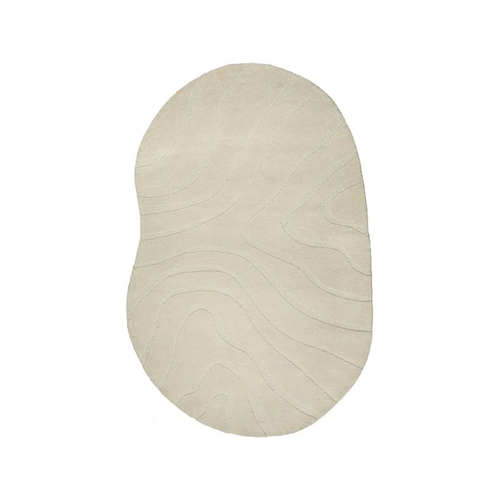 Minimalistische beige houten tafelblad met natuurlijke houtnerf, perfect voor moderne woonkamers en eetkamers.