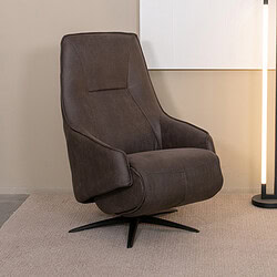 Leren draaifauteuil in bruin leer met hoge rugleuning en modern design. Perfect voor stijlvolle en comfortabele zitervaring in woonkamer of kantoor.