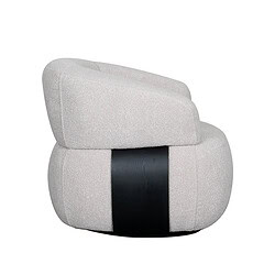 Elegant en moderne fauteuil met lichtgrijze bekleding en zwart houten accent, perfect voor stijlvolle woonruimtes.