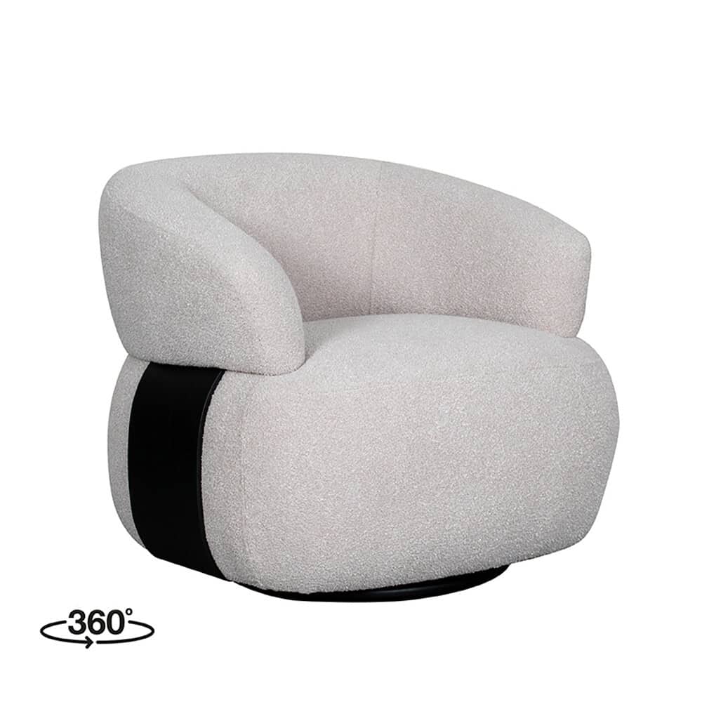 Luxe moderne fauteuil van Mokana Meubelen met een uniek zwart detail en comfortabele, zachte bekleding. Perfect voor een eigentijdse woonkamer of lounge.