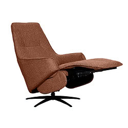 Relaxfauteuil met uitschuifbare voet, ontworpen door Mokana Meubelen, bekleed met warm bruin stof, ergonomisch en comfortabel, ideaal voor moderne woonkamers.