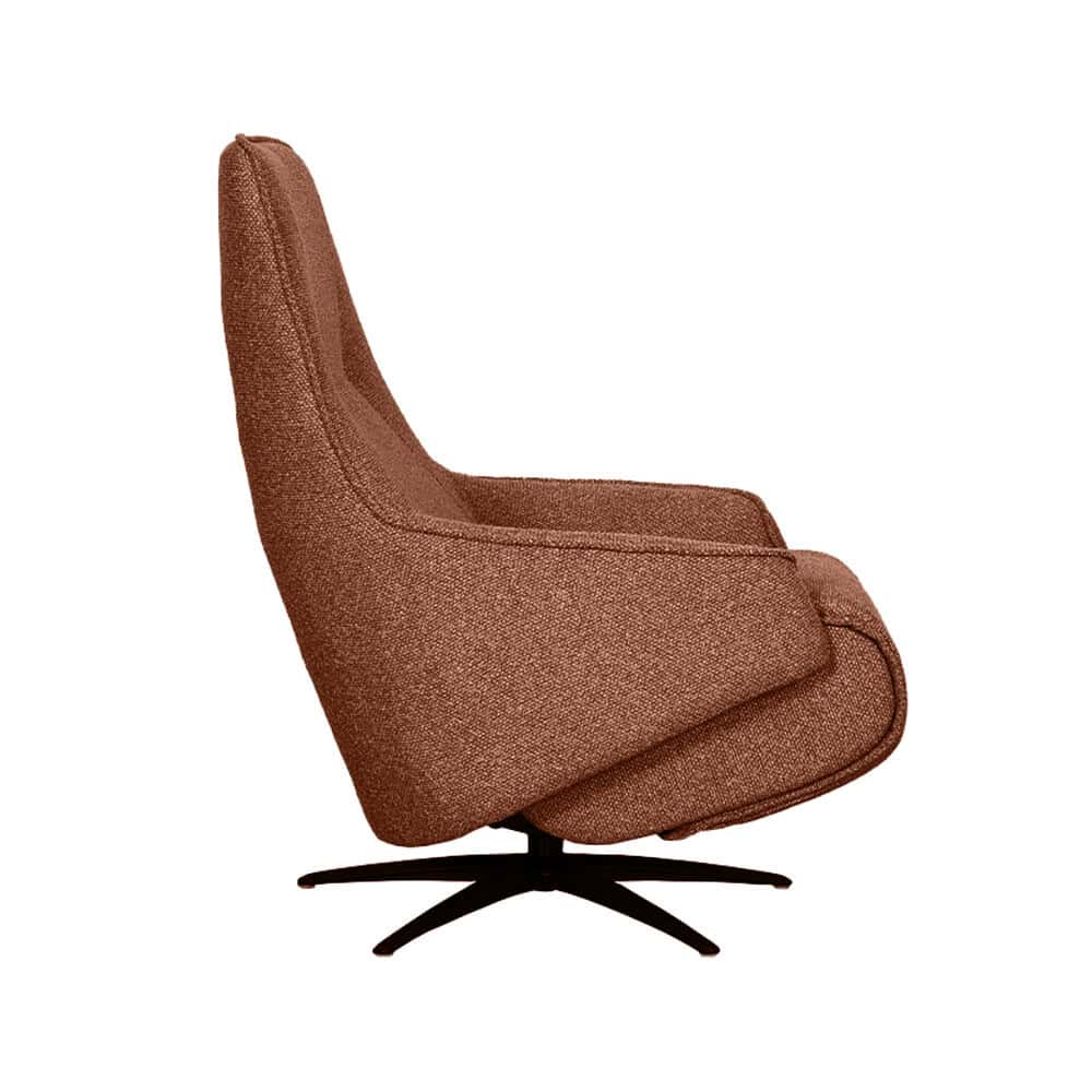 Zachte stoffen relaxfauteuil van Mokana Meubelen met ergonomisch design en draaibare onderstel, perfect voor comfortabel lezen en ontspanning in huis.