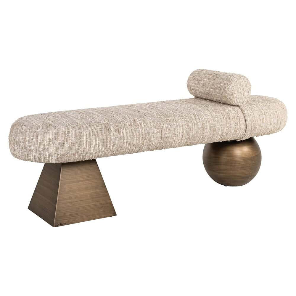 Luxueuze dubbelzijdige bank à la Mokana meubelen met een combinatie van zachte stoffen en artistieke houten details.