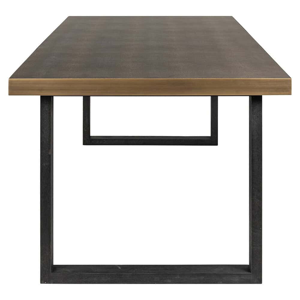 Elegante eettafel van massief eikenhout met zwart metalen onderstel, perfect voor moderne woonruimtes en dineren.