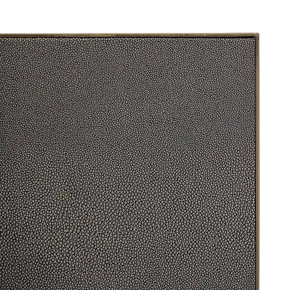 Elegant eettafel met afgewerkt eikenhout en visgraat patroon, perfect voor het moderne interieur, vervaardigd door Mokana Meubelen.