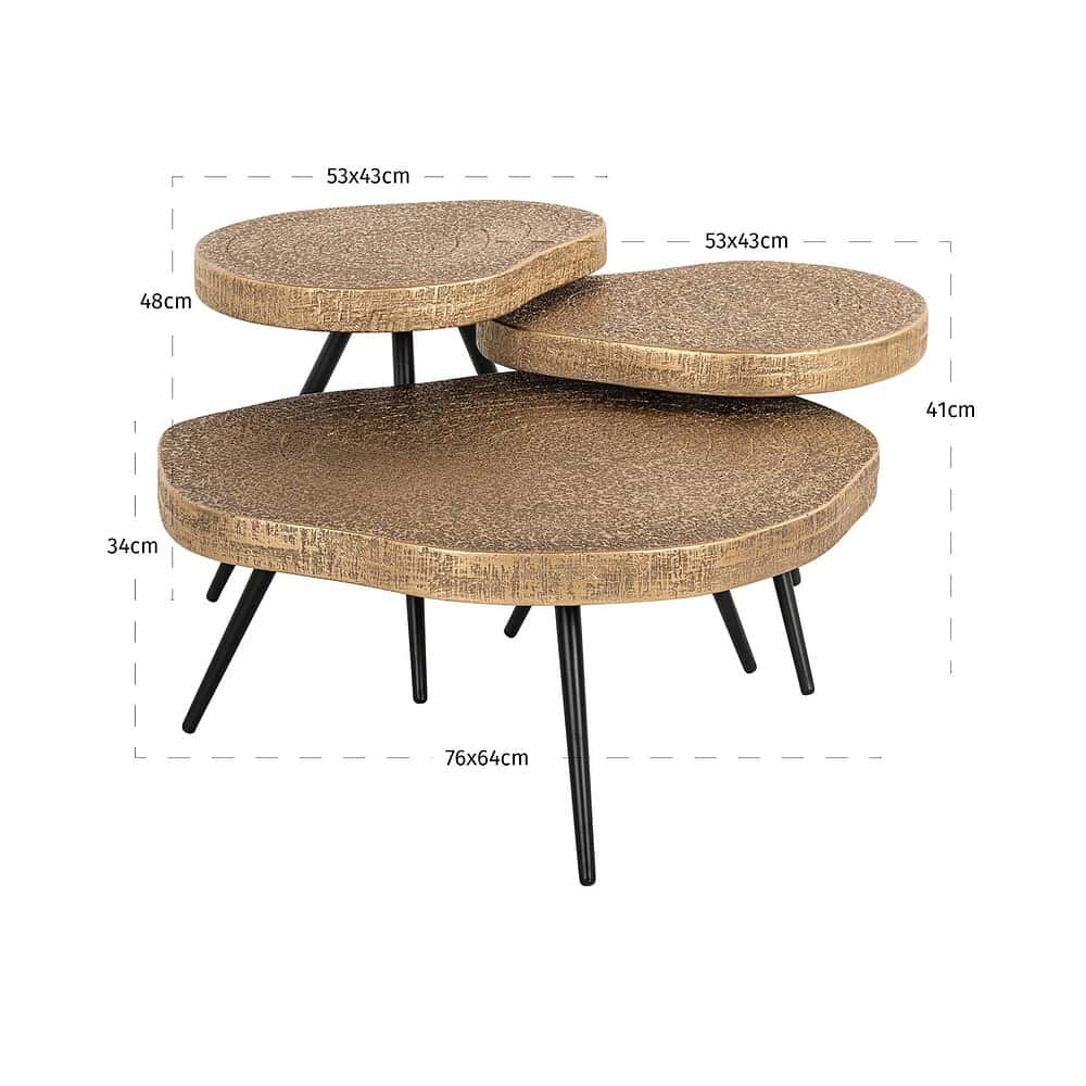 Unieke salontafelset van Mokana Meubelen met drie gouden bruine houten bladen en zwart metalen poten, ideale aanvulling voor modern interieur.